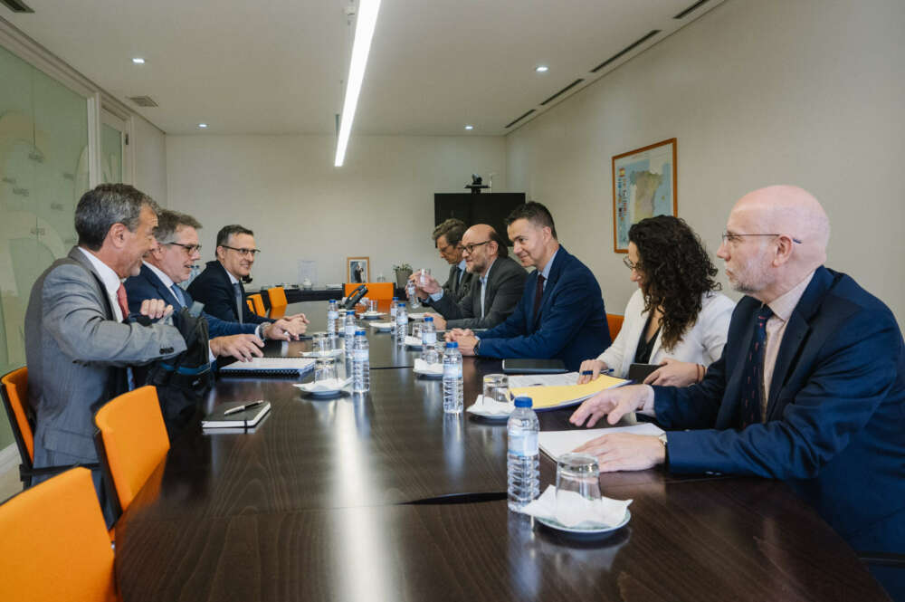 Reunión del ministro de Industria, Héctor Gómez, con la dirección de Altri, liderada por su consejero delegado, Jose Soares de Pina