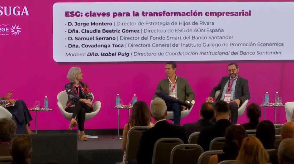 Jorge Montero, director de estrategia de Hijos de Rivera, junto a Claudia Beatriz Gómez, directora de ESG de AON España; Samuel Serrano, director del fondo Smart del Banco Santander; y Covadonga Toca, directora xeral del Igape