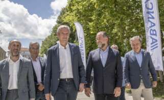 El presidente de la Xunta, Alfonso Rueda, y el presidente de Abanca, Juan Carlose Escotet, en el centro de la imagen durante la VII Romería Internacional de Abanca en Ourense