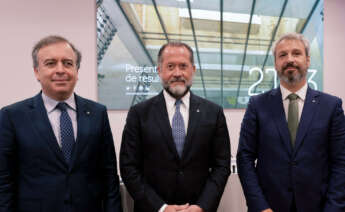 El consejero delegado de Abanca, Francisco Botas; el presidente de Abanca, Juan Carlos Escotet; y el director general financiero, Alberto de Francisco