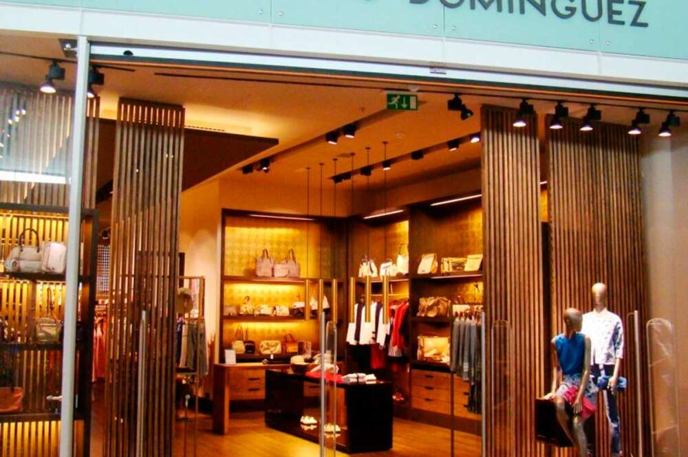 Tienda de Adolfo Domínguez en la T1 de El Prat