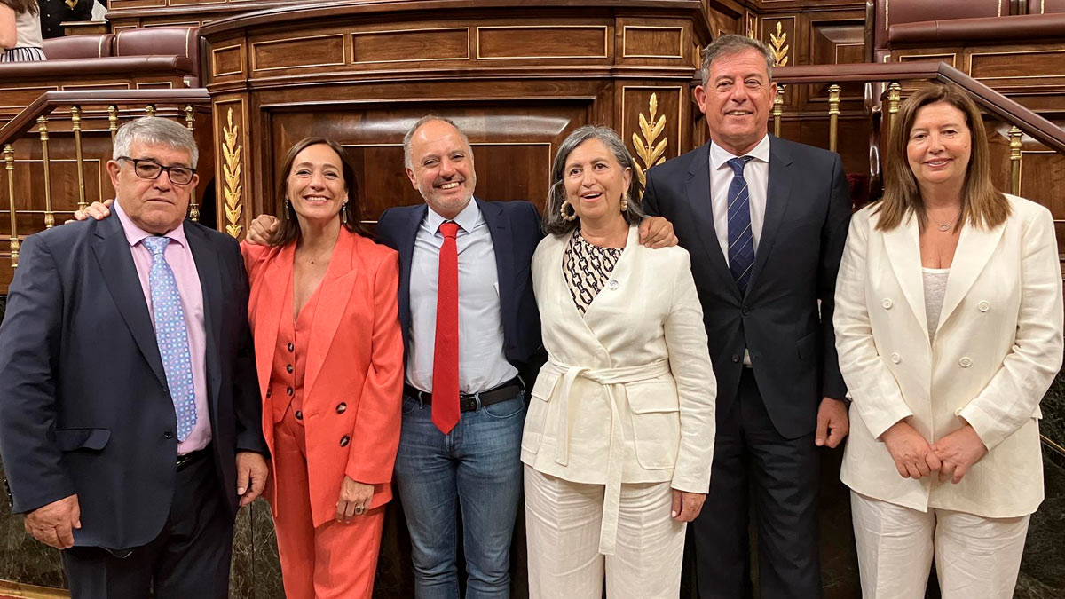 Los diputados socialistas gallegos Modesto Pose, Obdulia Taboadella, David Regades, Margarita Adrio, José Ramón Gómez Besteiro y Marga Martín en el Congreso