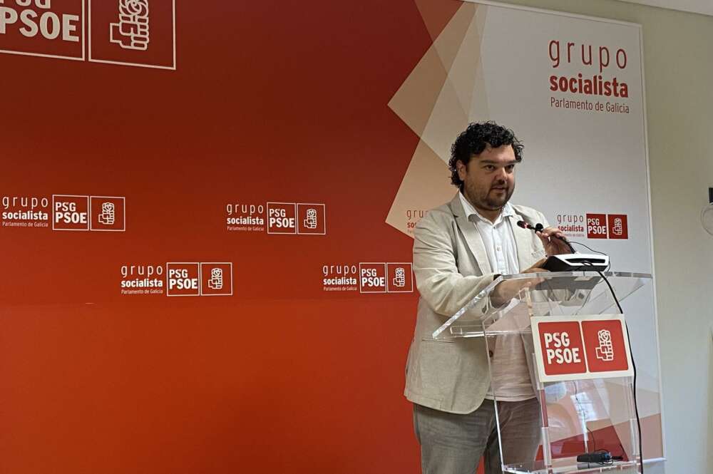 El diputado del PSdeG Julio Torrado en rueda de prensa.
