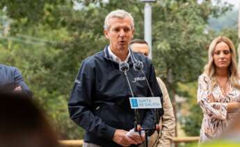 El presidente de la Xunta, Alfonso Rueda, durante su visita al fin de obra del albergue de peregrinos del concello ourensano de Piñor