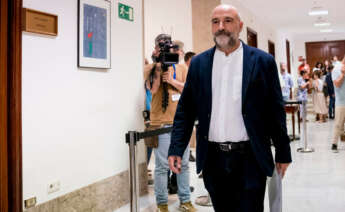 El diputado electo del BNG, Néstor Rego, en los pasillos del Congreso