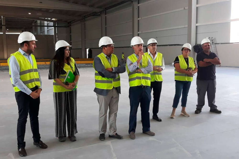 La planta, que ocupará una superficie de 20.000 metros cuadrados en el polígono industrial de Baión, se pondrá en marcha el próximo mes de octubre