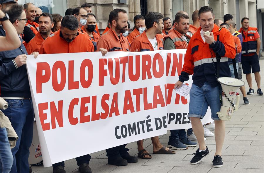 Imagen de archivo de una protesta de los trabajadores de Celsa Atlantic en A Coruña. EFE/Kiko Delgado