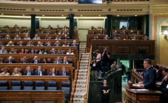 El diputado socialista José Ramón Gómez Besteiro intervien en el primer pleno del Congreso de la XV Legislatura