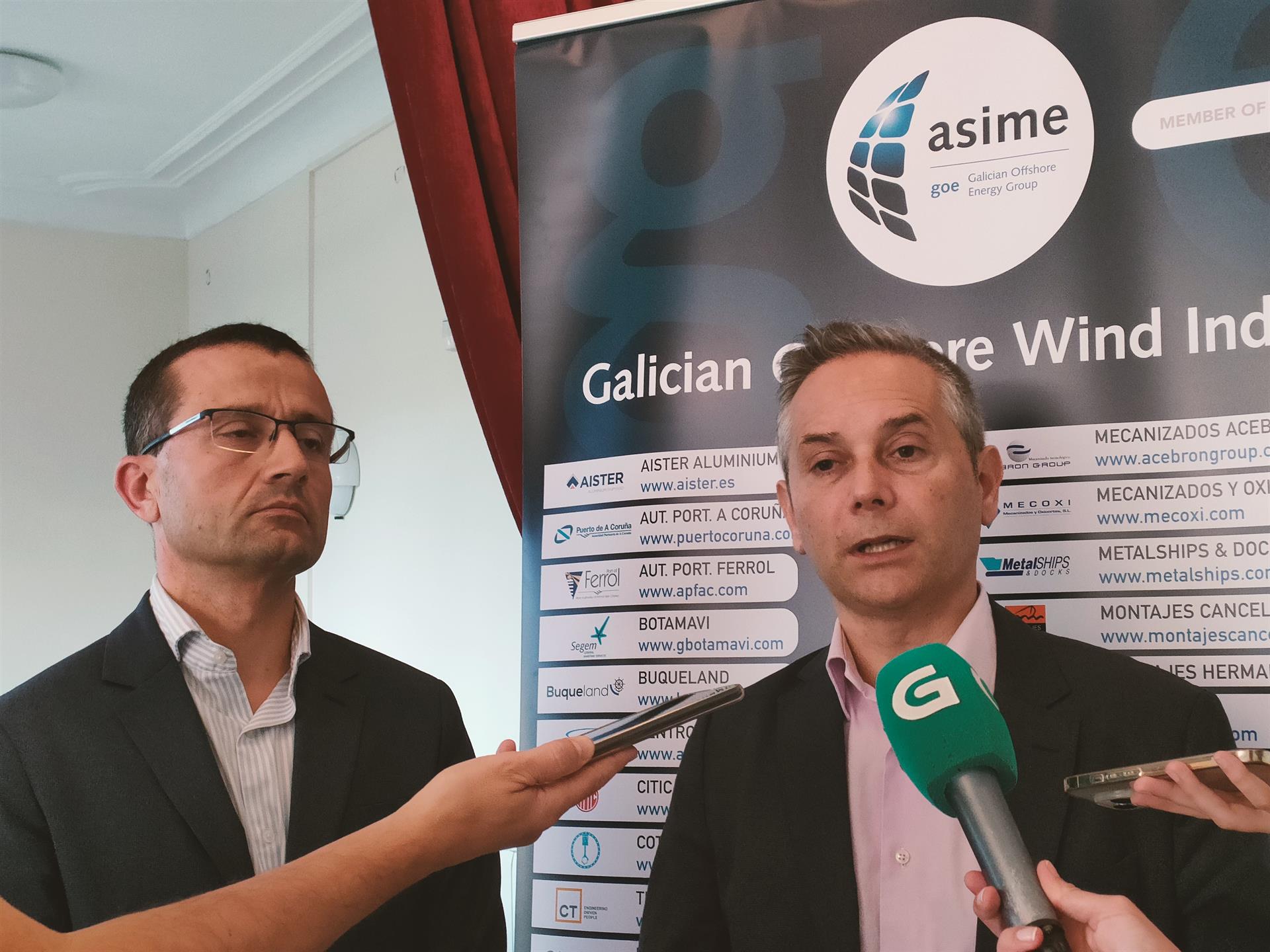 El secretario xeral de Industria de la Xunta, Nicolás Vázquez, y el secretario general del Galician Offshore Energy Group (GOE)-Asime, Enrique Mallón / Europa Press