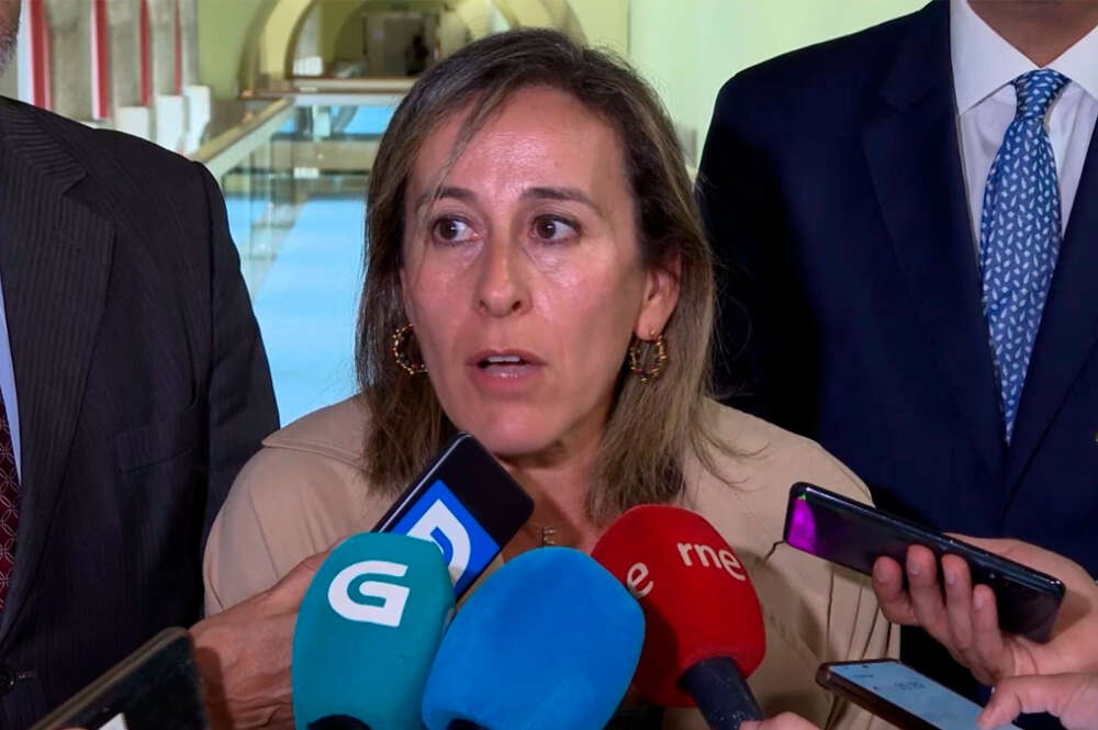 La conselleira de Infraestruturas e Mobilidade, Ethel Vázquez, hace declaraciones a los medios