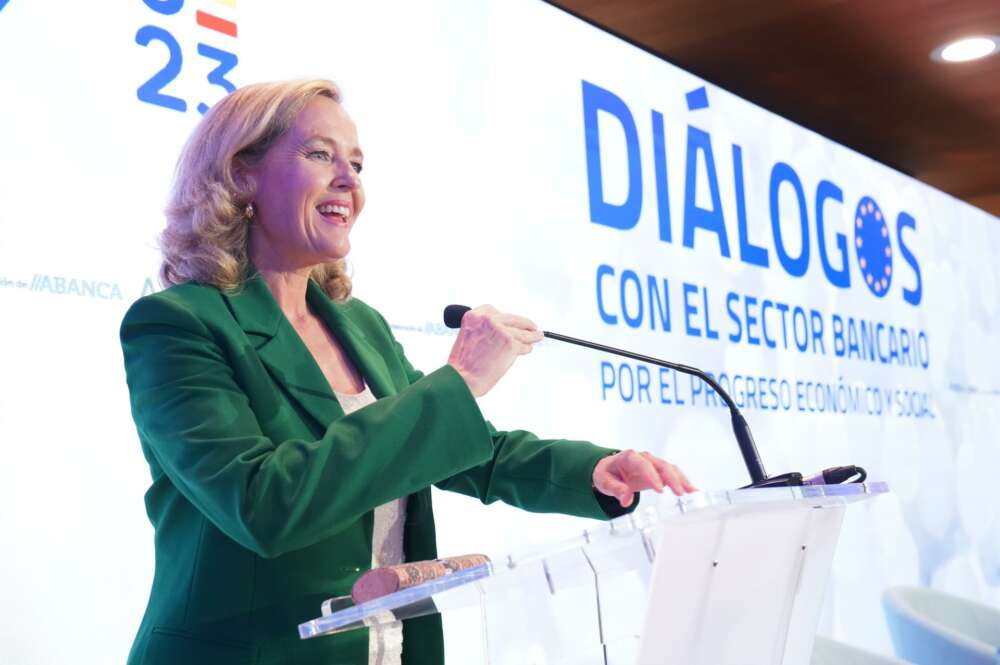 La ministra de Asuntos Económicos y Transformación Digital en funciones, Nadia Calviño, interviene durante la clausura 'Diálogos con el sector bancario por el progreso económico y social' / Álvaro Ballesteros