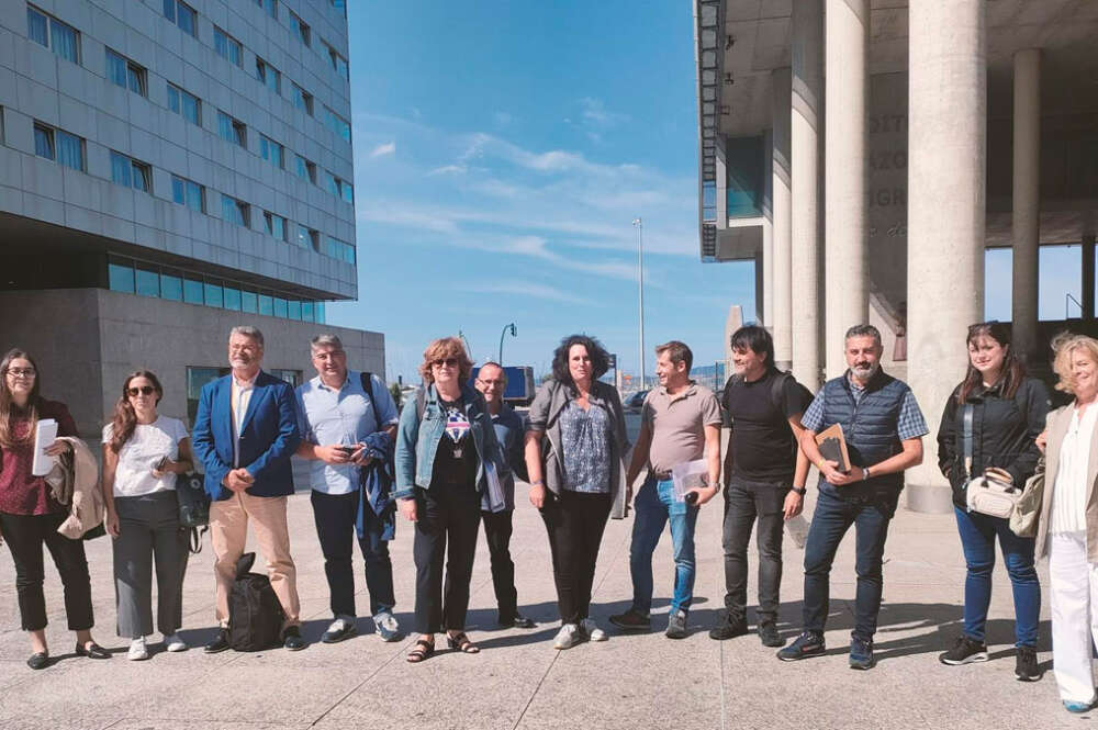 Representantes de los trabajadores de Nueva Pescanova en la mesa negociadora para el ERE, constituida en el Auditorio Mar de Vigo el 26 de septiembre de 2023