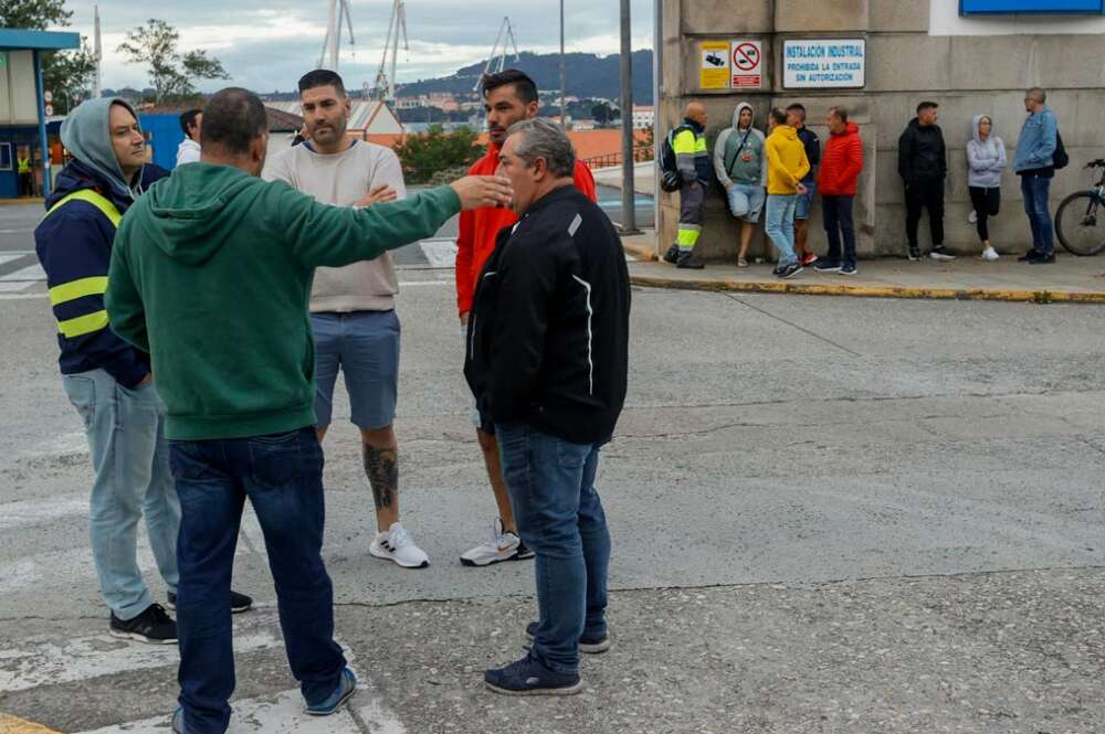 Los delegados sindicales de las empresas auxiliares de Navantia, como Kaefer, M.Blanco, Gabadi y Moncina con el apoyo de coco y cie impidieron el acceso al astillero el pasado miércoles, 20 de septiembre, en protesta por el incumplimiento de los acuerdos con la empresa principal Navantia