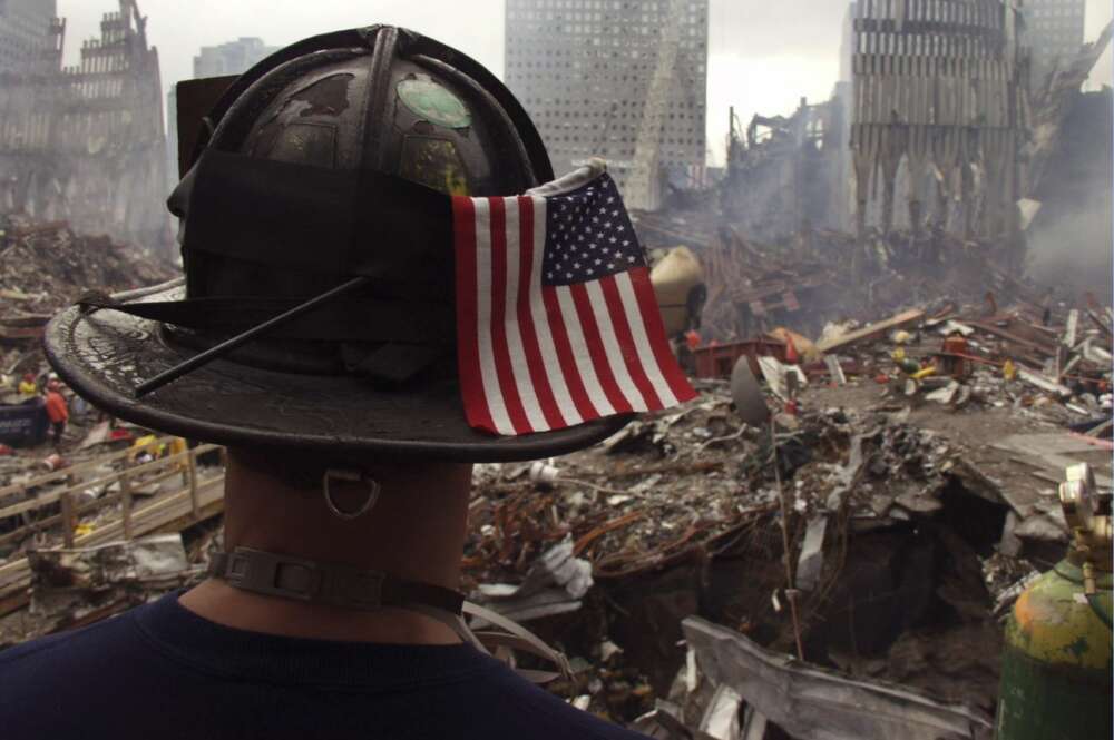 Un bombero en la zona cero de los atentados del 11-S. EFE/Michael Rieger/FEMA