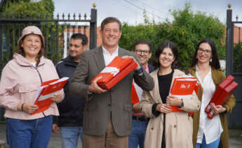 José Ramón Gómez Besteiro presentó unos 3.000 avales para su candidatura a las primarias socialistas