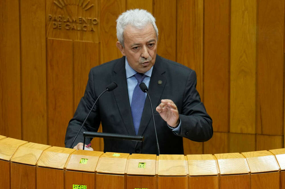 El diputado del PSG, Luis Álvarez Martínez, durante el debate sobre el estado de la autonomía de Galicia, a 9 de octubre de 2023, en Santiago de Compostela, Galicia