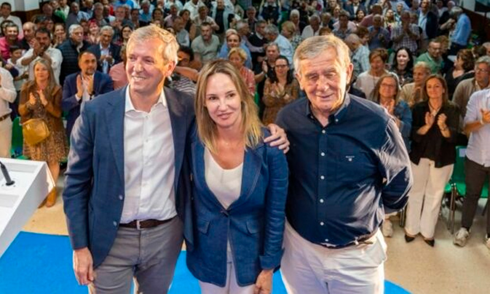 Alfonso Rueda con Marta Fernández Tapias y Manuel Pérez Álvarez en un acto de las pasadas elecciones municipales