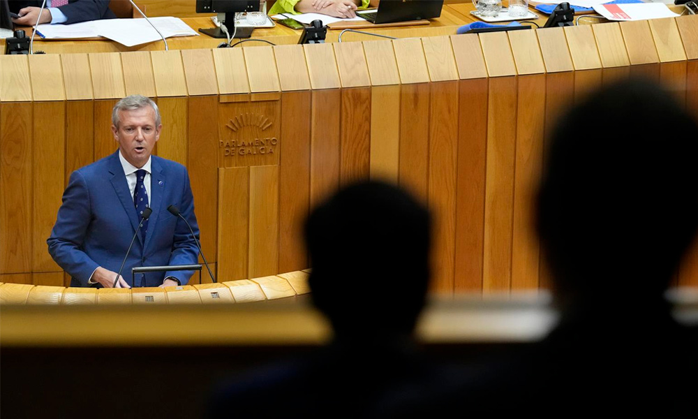 El presidente de la Xunta de Galicia, Alfonso Rueda, durante el debate sobre el estado de la autonomía de Galicia, a 9 de octubre de 2023, en Santiago de Compostela, Galicia.