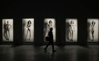 Presentación de la exposición sobre el fotógrafo del erotismo y la moda Helmut Newton en A Coruña