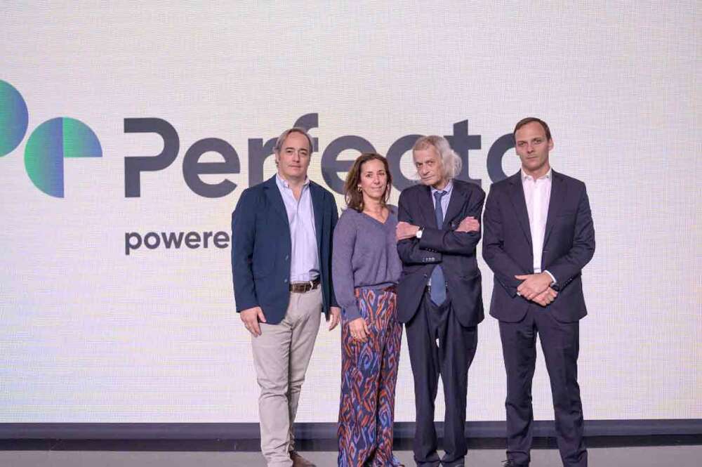 Joao Manso Neto, consejero delegado de Greenvolt, junto a los responsables de la española Perfecta Energía / Greenvolt