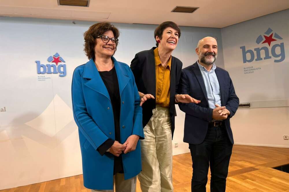 La portavoz nacional del BNG, Ana Pontón, junto a Néstor Rego y Carme da Silva
