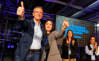 El presidente del PPdeG, Alfonso Rueda, y la nueva presidenta de NNXX, Nicole Grueira