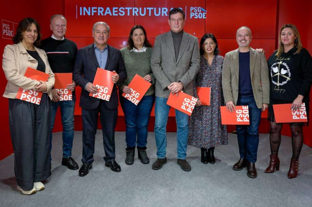 El candidato socialista a la presidencia de la Xunta, José Ramón Gómez Besteiro, durante su reunión con los secretarios provinciales del PSdeG