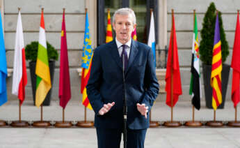 El presidente de Galicia, Alfonso Rueda, en el exterior del Congreso este miércoles, día en el que las Cortes celebran el 45 aniversario de la Constitución en medio de la crispación y la polvareda que ha levantado la amnistía para los encausados por el 'procés' y su encaje en la carta magna