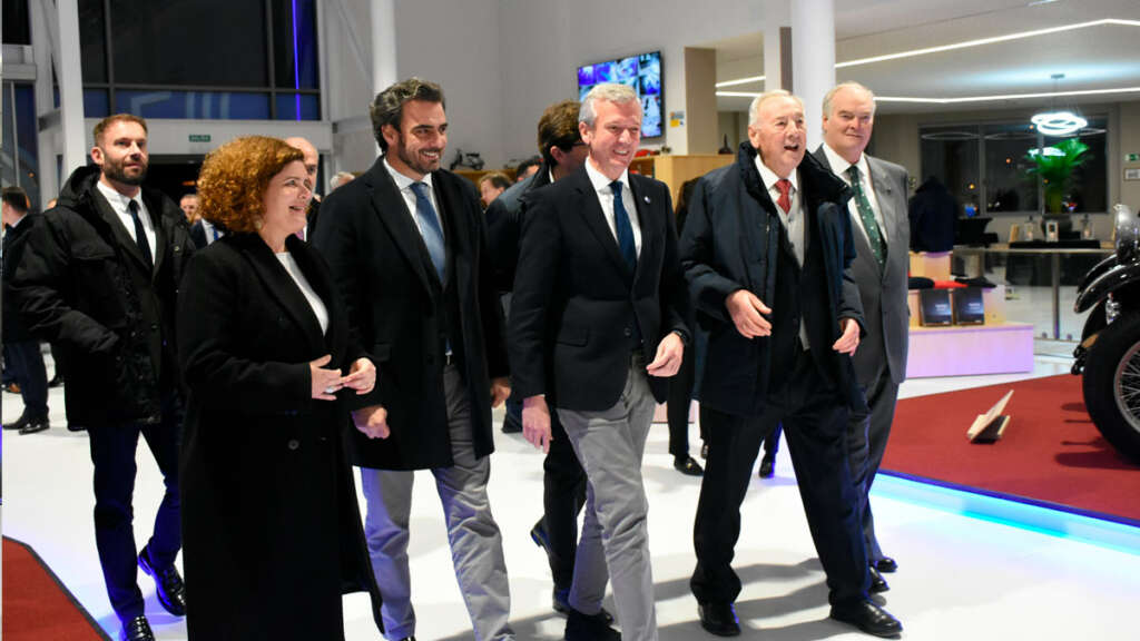 Entrada de Alfonso Rueda al acto de presentación del Museo de la Automoción e Historia (MAHI)