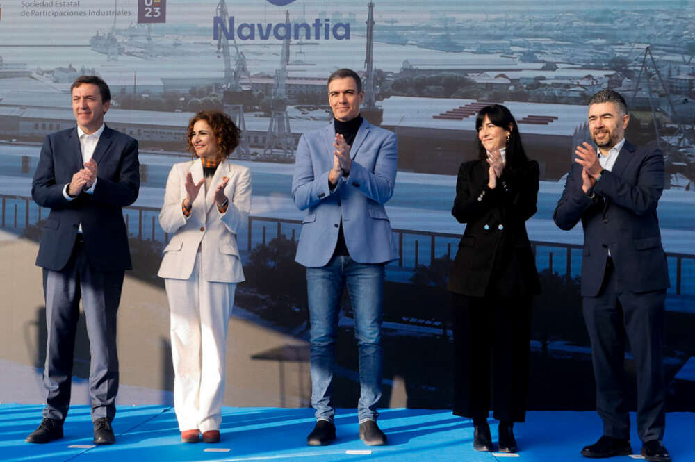 El presidente del Gobierno, Pedro Sánchez, visita este sábado en Ferrol las instalaciones del astillero de Navantia, acompañado por la vicepresidenta cuarta y ministra de Hacienda y Función Pública, María Jesús Montero