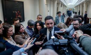 El líder de Vox, Santiago Abascal, atiende a los medios de comunicación