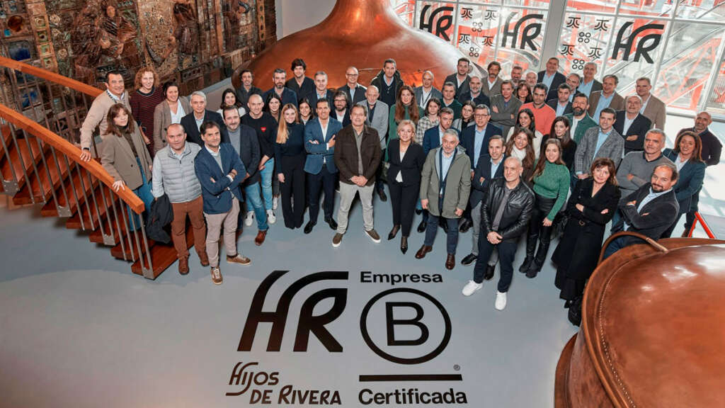 Foto de familia Hijos de Rivera sello B Corp