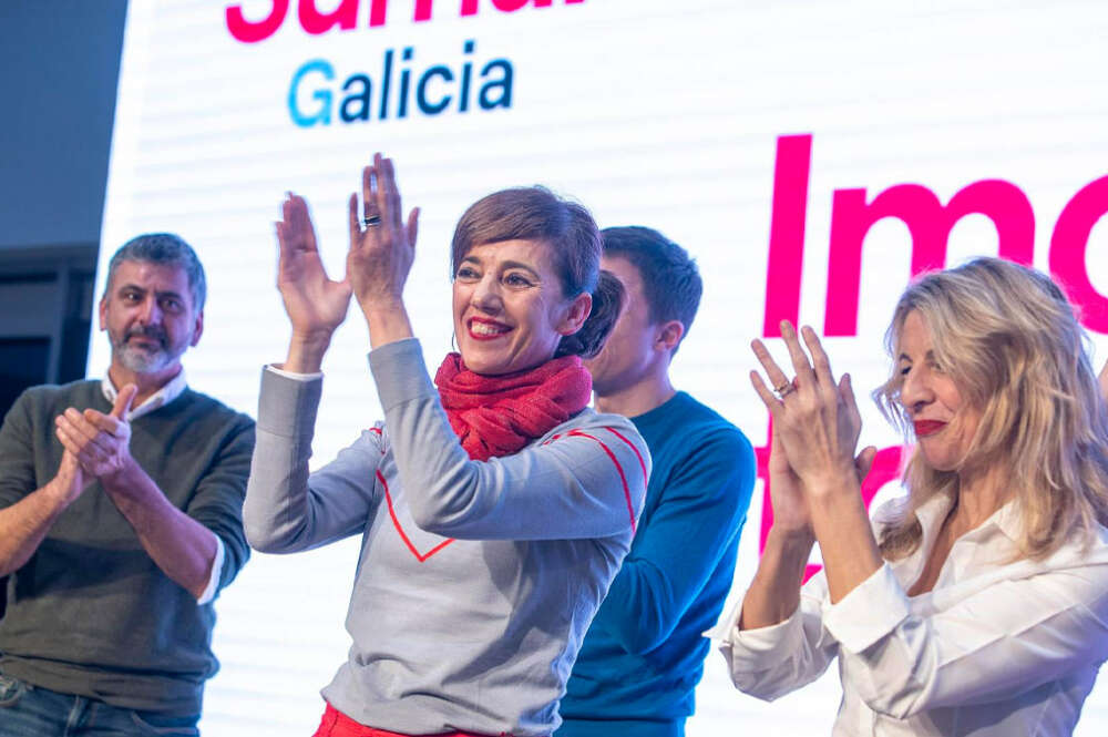 La candidata de Sumar Galicia, Marta Lois (i) y la vicepresidenta Segunda y Ministra de Trabajo y Economía Social, Yolanda Díaz (d