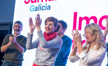 La candidata de Sumar Galicia, Marta Lois (i) y la vicepresidenta Segunda y Ministra de Trabajo y Economía Social, Yolanda Díaz (d