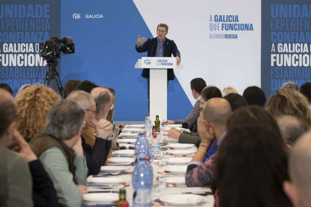 El presidente del PP, Alberto Núñez Feijóo, durante una comida-mitin en Mos / Europa Press