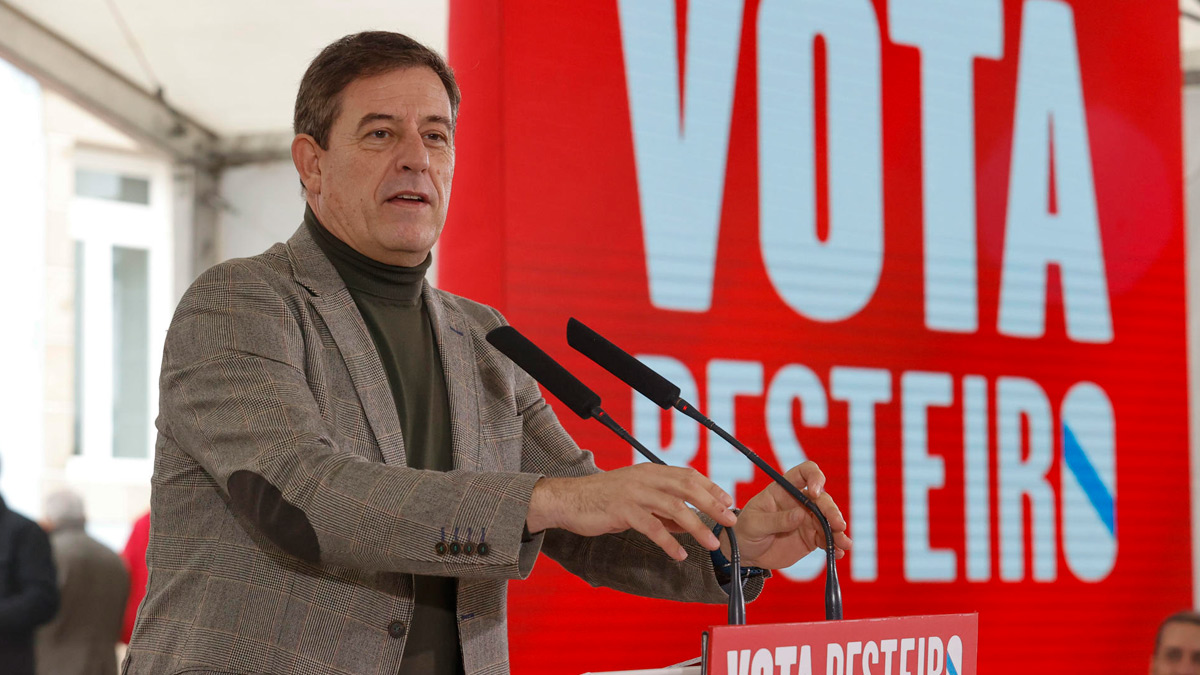 El candidato del PSdG a la Xunta, José Ramón Gómez Besteiro durante un mitín en Ferrol este domingo