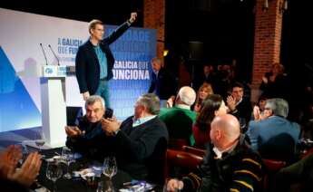 El presidente del Partido Popular, Alberto Núñez Feijóo, durante una comida de campaña del Partido Popular, en el restaurante Litmar, a 10 de febrero de 2024, en Sarria, Lugo, Galicia (España)