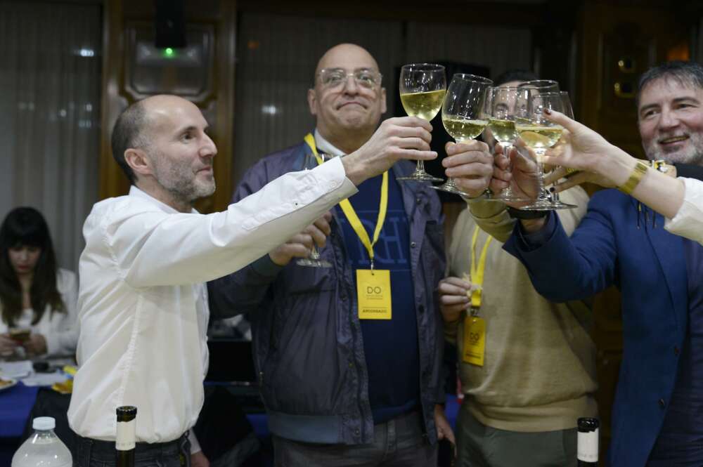 Gonzalo Pérez Jácome y Armando Ojea celebran la consecución de un diputado en las elecciones autonómicas