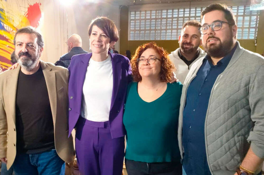 La candidata del BNG a la presidencia de la Xunta, Ana Pontón, con los candidatos por Pontevedra, Luis Bará y Carmela González, y el portavoz municipal del BNG en Vigo, Xabier P.Igrexas, en un acto electoral en la ciudad olívica, a 8 de febrero de 2024