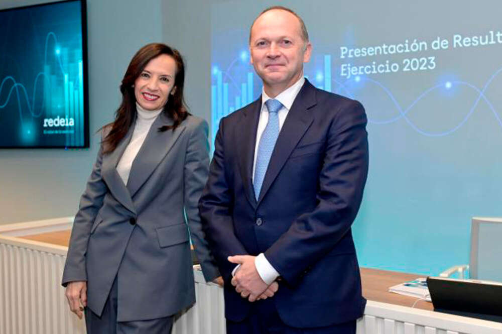 La presidenta de Redeia, Beatriz Corredor, como el consejero delegado, Roberto García Merino