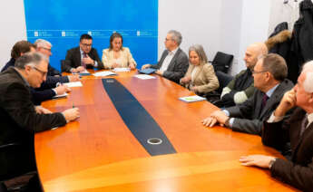 Los conselleiros de Medio Rural y Mobilidade, José González y Ethel Vázquez, mantienen un encuentro con representantes del sector primario y de los transportistas gallegos