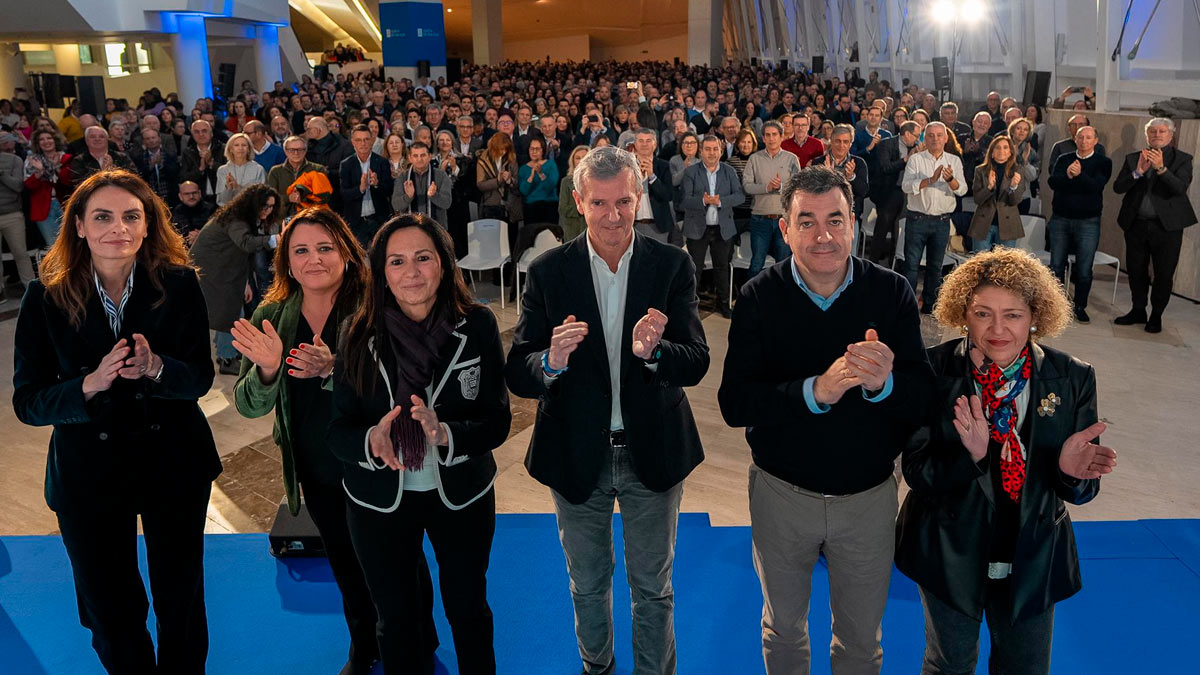 El candidato del PP a la Presidencia de la Xunta, Alfonso Rueda, en un acto sectorial de educación en Santiago