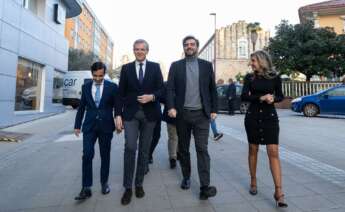 Alfonso Rueda, acompañado de Diego Calvo y José Manuel Rey Varela, acude a un acto con empresarios en Ferrol