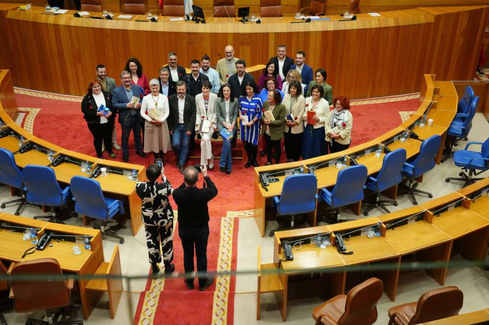 foto de familia del Grupo Parlamentario del BNG, con Ana Pontón a la cabeza de los 25 diputados logrados el 18 de febrero. - ÁLVARO BALLESTEROS/EUROPA PRESS