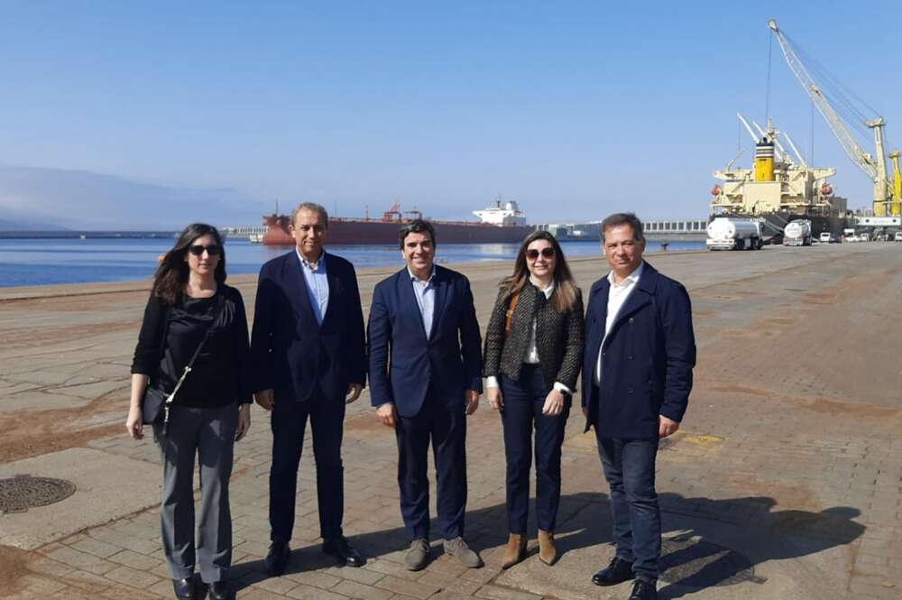 El presidente de la Autoridad Portuaria de Aveiro, Eduardo Feio, acompañado por miembros de su equipo directivo, visitó el Puerto Exterior de Punta Langosteira - AUTORIDAD PORTUARIA DE A CORUÑA