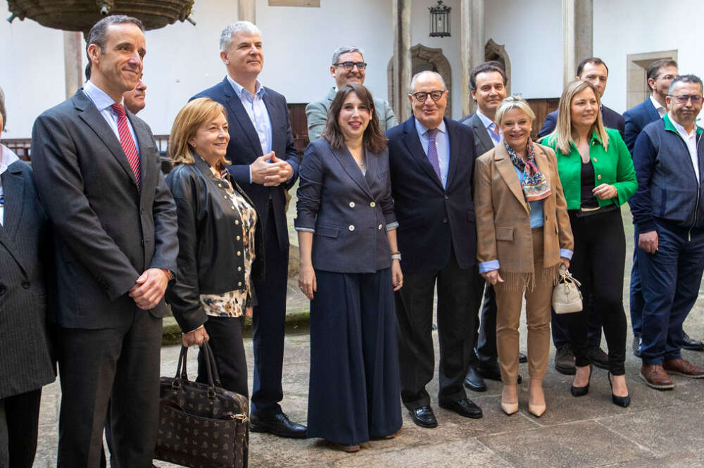 Encuentro de la conselleira de Economía en funciones, María Jesús Lorenzana, con miembros del Foro Económico de Galicia