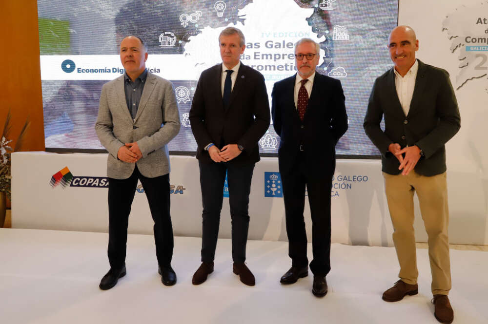 De izquierda a derecha, Marcelino Fernández Mallo, director técnico del Atlas; Alfonso Rueda, presidente de la Xunta en funciones; Juan García, editor de Grupo Economía Digital; y Julián Rodríguez, director de Economía Digital Galicia