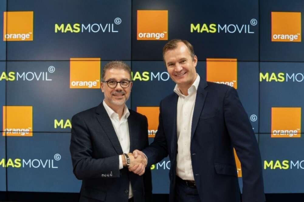 Ludovic Pech, consejero delegado de Orange España, y Meinrad Spenger, consejero delegado de MásMóvil tras la firma de la constitución de la nueva joint venture