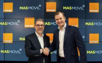 Ludovic Pech, consejero delegado de Orange España, y Meinrad Spenger, consejero delegado de MásMóvil tras la firma de la constitución de la nueva joint venture