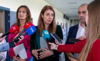 La conselleira de Medio Rural, María José Gómez, atiende a los medios ntes de participar en Santiago en un encuentro de coordinación sobre la lucha contra la velutina / EP